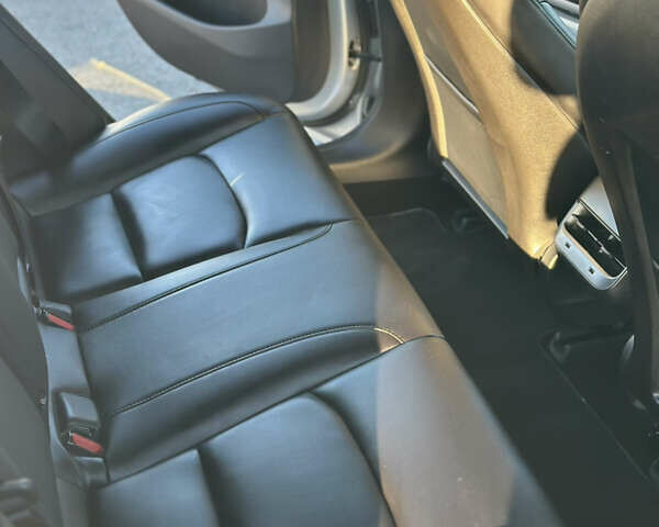 Серый Тесла Модель 3, объемом двигателя 0 л и пробегом 71 тыс. км за 17400 $, фото 25 на Automoto.ua