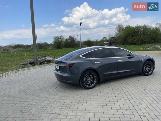 Серый Тесла Модель 3, объемом двигателя 0 л и пробегом 74 тыс. км за 28000 $, фото 5 на Automoto.ua