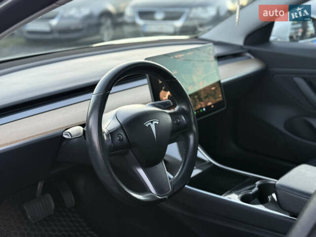Серый Тесла Модель 3, объемом двигателя 0 л и пробегом 200 тыс. км за 15900 $, фото 4 на Automoto.ua