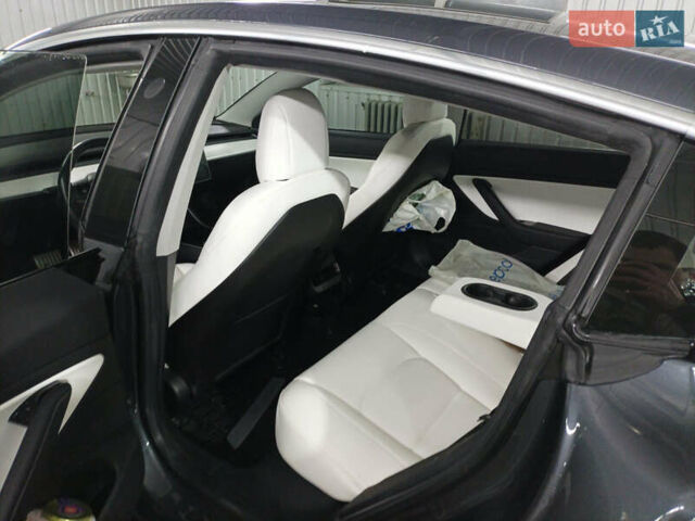Сірий Тесла Модель 3, об'ємом двигуна 0 л та пробігом 97 тис. км за 18500 $, фото 13 на Automoto.ua