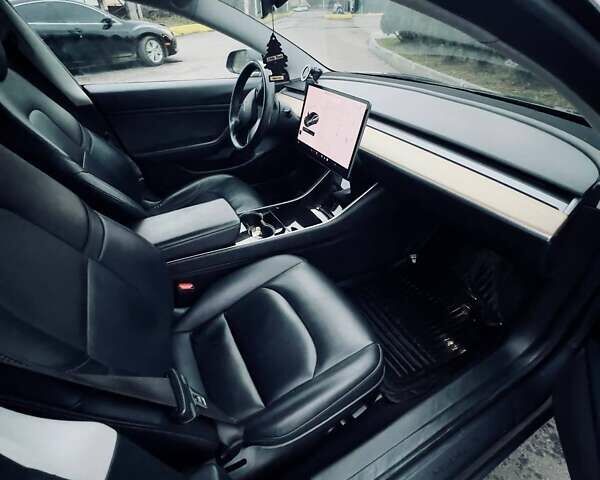 Серый Тесла Модель 3, объемом двигателя 0 л и пробегом 99 тыс. км за 16300 $, фото 8 на Automoto.ua