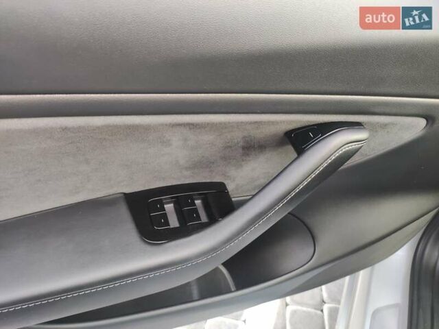 Серый Тесла Модель 3, объемом двигателя 0 л и пробегом 78 тыс. км за 19900 $, фото 43 на Automoto.ua