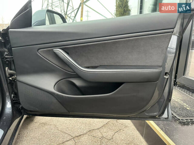 Серый Тесла Модель 3, объемом двигателя 0 л и пробегом 130 тыс. км за 18900 $, фото 24 на Automoto.ua