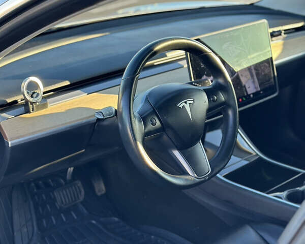Серый Тесла Модель 3, объемом двигателя 0 л и пробегом 71 тыс. км за 17400 $, фото 14 на Automoto.ua