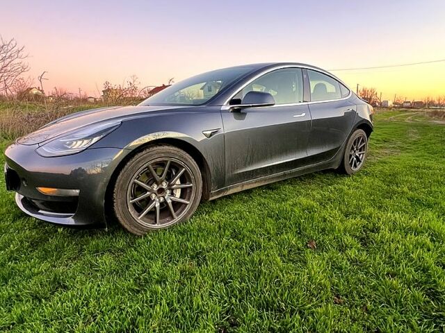 Серый Тесла Модель 3, объемом двигателя 0 л и пробегом 10000 тыс. км за 14900 $, фото 4 на Automoto.ua