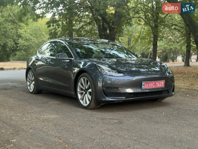 Серый Тесла Модель 3, объемом двигателя 0 л и пробегом 93 тыс. км за 18500 $, фото 1 на Automoto.ua