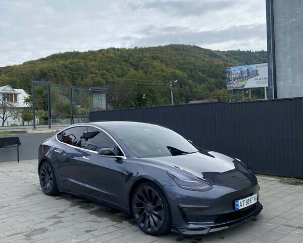 Тесла Модель 3 2018 в Ивано-Франковске на Automoto.ua Серый Тесла Модель 3, объемом двигателя 0 л и пробегом 119 тыс. км за 16999 $, фото 6 на Automoto.ua