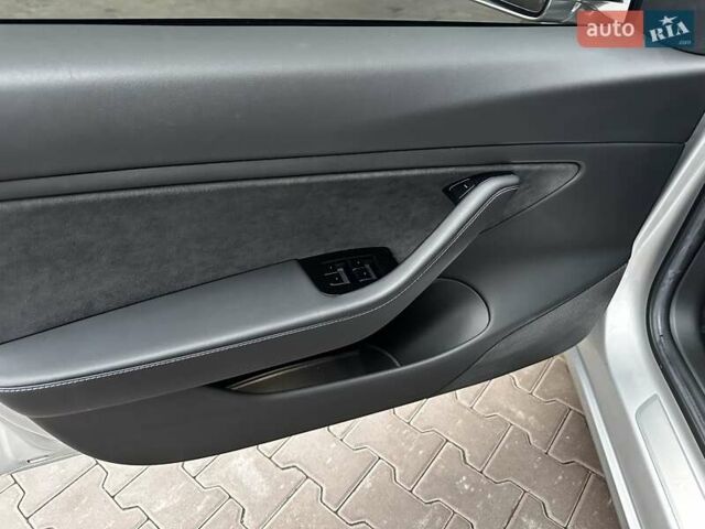 Сірий Тесла Модель 3, об'ємом двигуна 0 л та пробігом 71 тис. км за 17900 $, фото 9 на Automoto.ua