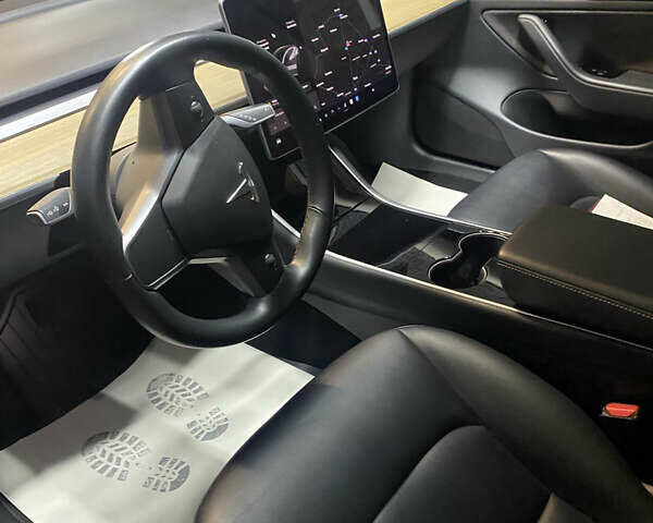 Серый Тесла Модель 3, объемом двигателя 0 л и пробегом 125 тыс. км за 17000 $, фото 25 на Automoto.ua