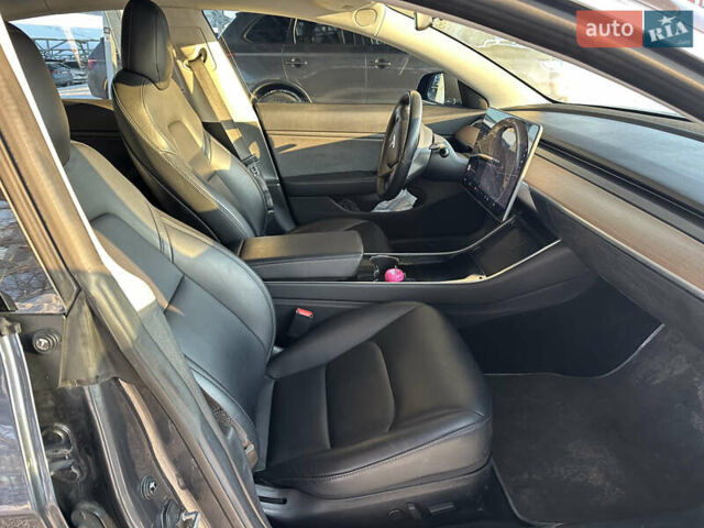 Сірий Тесла Модель 3, об'ємом двигуна 0 л та пробігом 97 тис. км за 17000 $, фото 24 на Automoto.ua