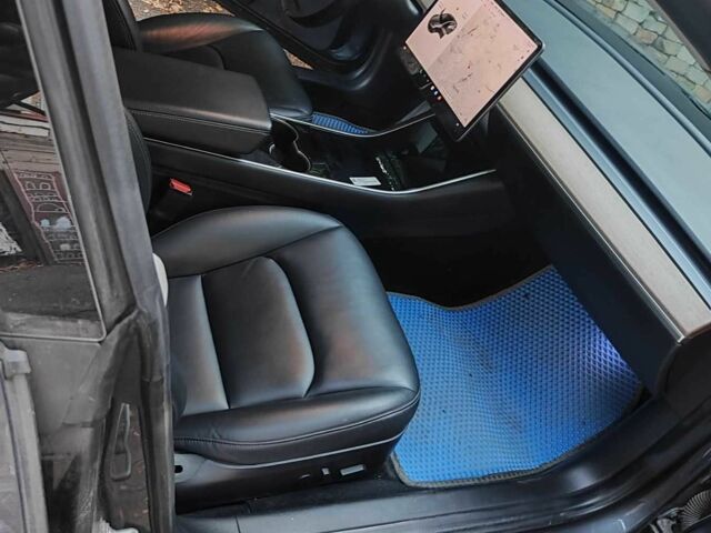 Серый Тесла Модель 3, объемом двигателя 0 л и пробегом 75 тыс. км за 17100 $, фото 10 на Automoto.ua