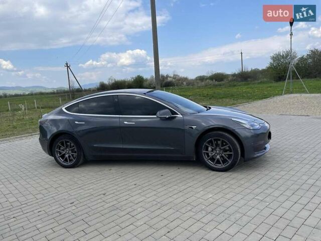 Серый Тесла Модель 3, объемом двигателя 0 л и пробегом 74 тыс. км за 28000 $, фото 1 на Automoto.ua