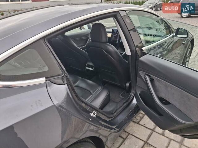 Серый Тесла Модель 3, объемом двигателя 0 л и пробегом 194 тыс. км за 14700 $, фото 10 на Automoto.ua