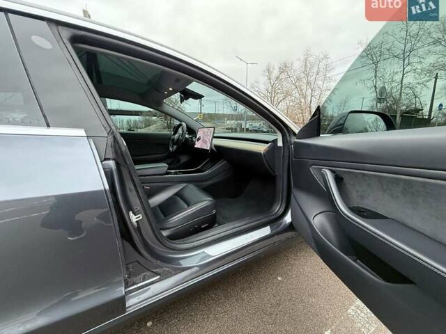 Серый Тесла Модель 3, объемом двигателя 0 л и пробегом 124 тыс. км за 14990 $, фото 12 на Automoto.ua