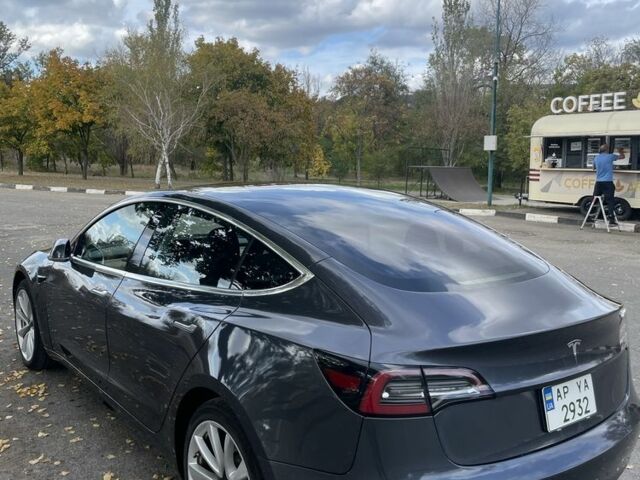 Серый Тесла Модель 3, объемом двигателя 0 л и пробегом 142 тыс. км за 15700 $, фото 3 на Automoto.ua