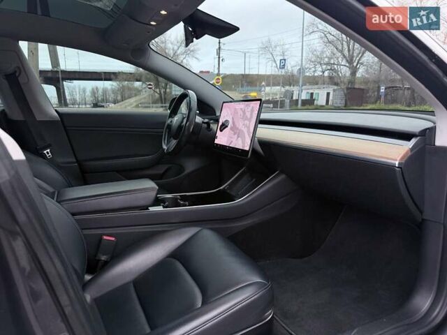 Серый Тесла Модель 3, объемом двигателя 0 л и пробегом 124 тыс. км за 14990 $, фото 16 на Automoto.ua