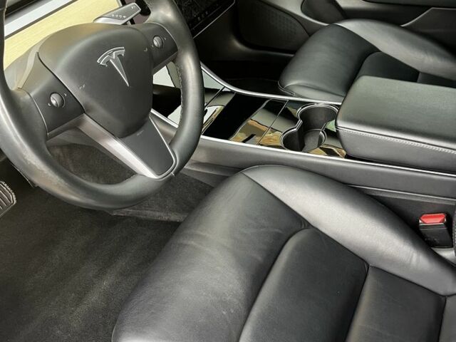 Серый Тесла Модель 3, объемом двигателя 0 л и пробегом 210 тыс. км за 14999 $, фото 8 на Automoto.ua