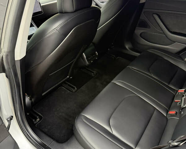 Серый Тесла Модель 3, объемом двигателя 0 л и пробегом 165 тыс. км за 15900 $, фото 13 на Automoto.ua