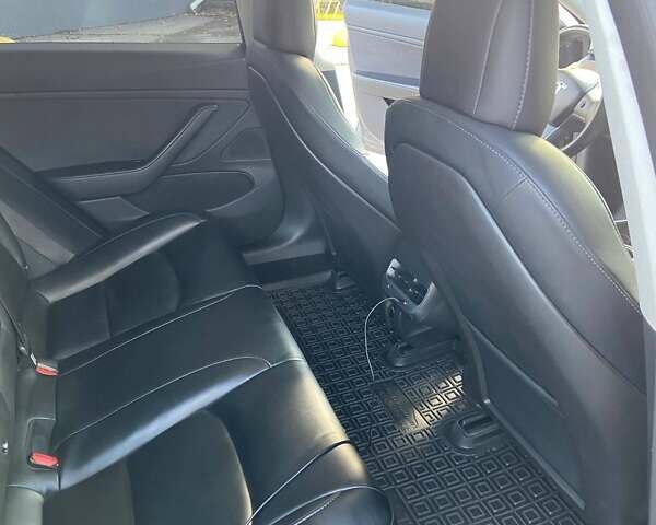 Серый Тесла Модель 3, объемом двигателя 0 л и пробегом 130 тыс. км за 17000 $, фото 10 на Automoto.ua