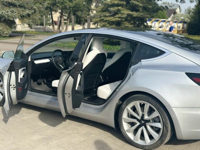Серый Тесла Модель 3, объемом двигателя 0 л и пробегом 65 тыс. км за 0 $, фото 5 на Automoto.ua