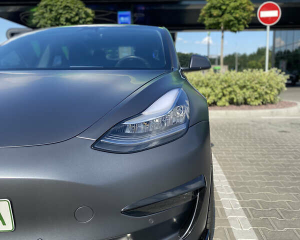 Тесла Модель 3 2018 в Киеве на Automoto.ua Серый Тесла Модель 3, объемом двигателя 0 л и пробегом 67 тыс. км за 46000 $, фото 12 на Automoto.ua