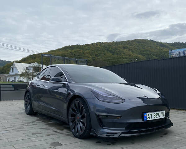 Тесла Модель 3 2018 в Ивано-Франковске на Automoto.ua Серый Тесла Модель 3, объемом двигателя 0 л и пробегом 119 тыс. км за 16999 $, фото 3 на Automoto.ua