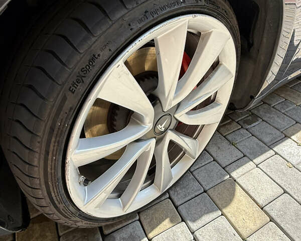 Серый Тесла Модель 3, объемом двигателя 0 л и пробегом 93 тыс. км за 18500 $, фото 2 на Automoto.ua