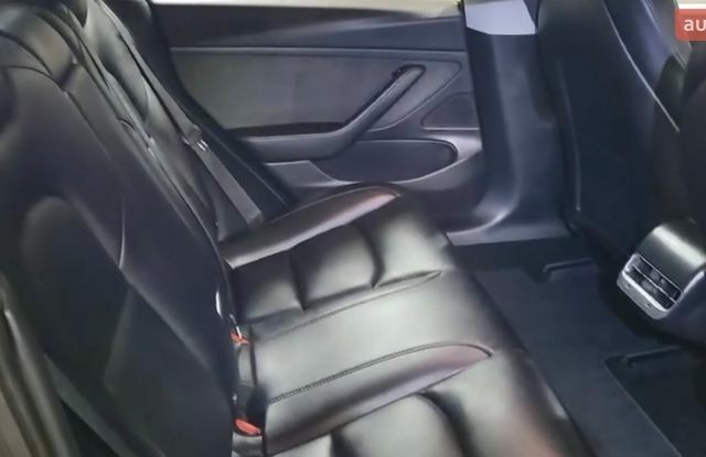 Сірий Тесла Модель 3, об'ємом двигуна 0 л та пробігом 122 тис. км за 17000 $, фото 3 на Automoto.ua