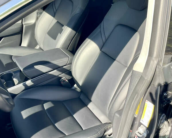 Серый Тесла Модель 3, объемом двигателя 0 л и пробегом 105 тыс. км за 19800 $, фото 12 на Automoto.ua