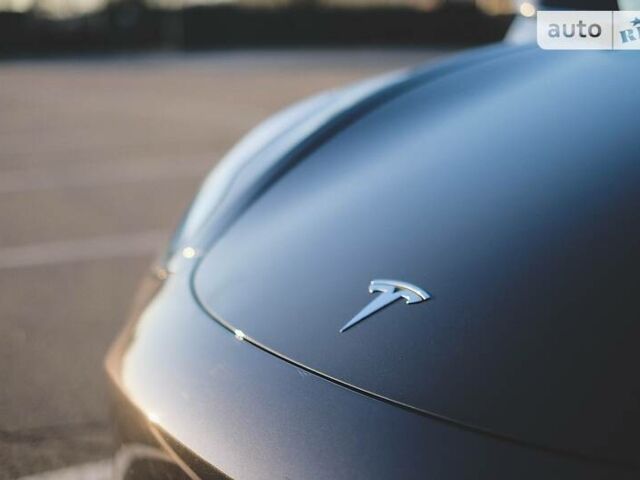 Серый Тесла Модель 3, объемом двигателя 0 л и пробегом 81 тыс. км за 43000 $, фото 26 на Automoto.ua