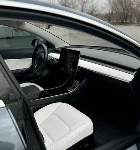 Сірий Тесла Модель 3, об'ємом двигуна 0 л та пробігом 230 тис. км за 13000 $, фото 5 на Automoto.ua