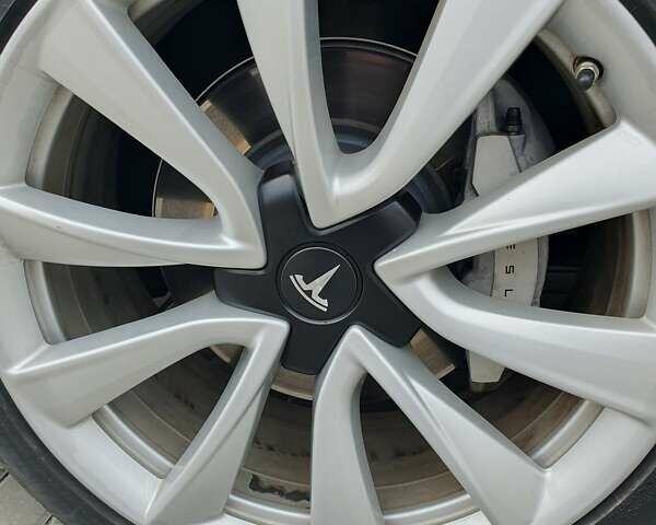 Серый Тесла Модель 3, объемом двигателя 0 л и пробегом 140 тыс. км за 16500 $, фото 12 на Automoto.ua