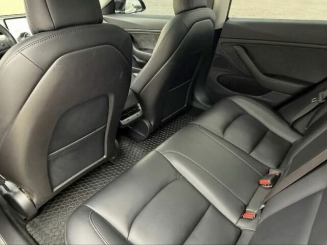 Серый Тесла Модель 3, объемом двигателя 0 л и пробегом 190 тыс. км за 16800 $, фото 3 на Automoto.ua