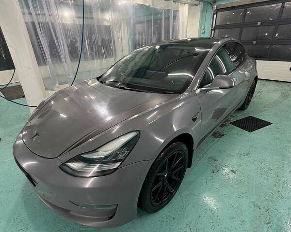 Сірий Тесла Модель 3, об'ємом двигуна 0 л та пробігом 210 тис. км за 13000 $, фото 1 на Automoto.ua
