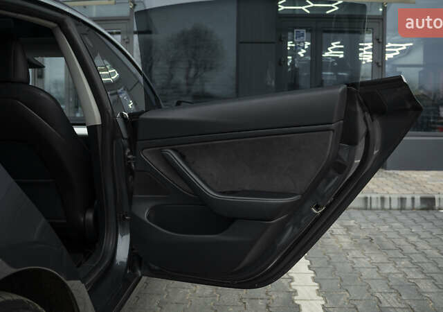 Сірий Тесла Модель 3, об'ємом двигуна 0 л та пробігом 150 тис. км за 19000 $, фото 11 на Automoto.ua