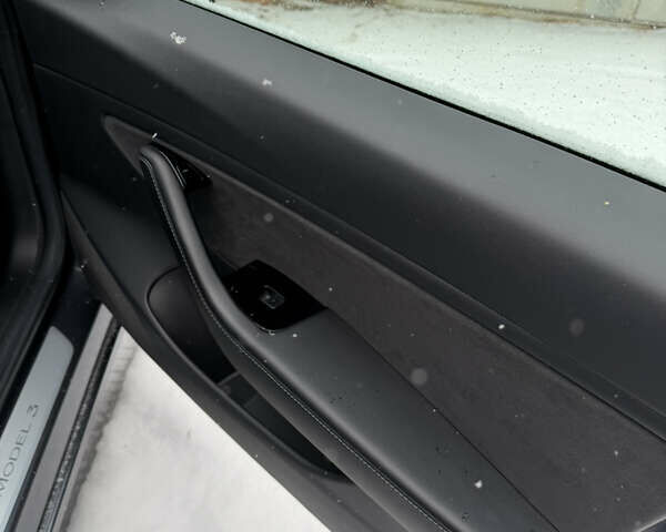 Серый Тесла Модель 3, объемом двигателя 0 л и пробегом 150 тыс. км за 16500 $, фото 11 на Automoto.ua