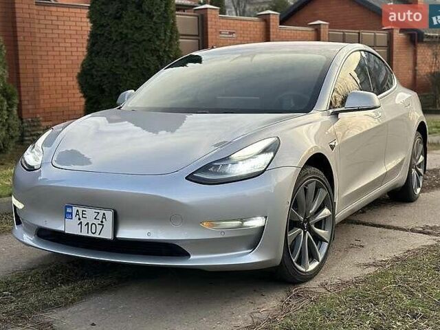 Сірий Тесла Модель 3, об'ємом двигуна 0 л та пробігом 106 тис. км за 14800 $, фото 1 на Automoto.ua