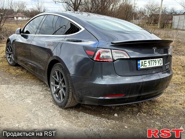 Серый Тесла Модель 3, объемом двигателя 0.2 л и пробегом 114 тыс. км за 15500 $, фото 4 на Automoto.ua