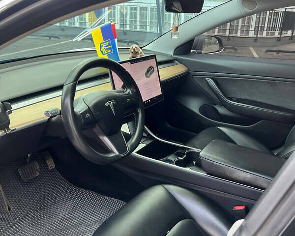 Серый Тесла Модель 3, объемом двигателя 0 л и пробегом 250 тыс. км за 15000 $, фото 4 на Automoto.ua