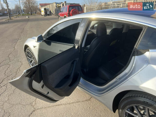Серый Тесла Модель 3, объемом двигателя 0 л и пробегом 59 тыс. км за 16000 $, фото 9 на Automoto.ua