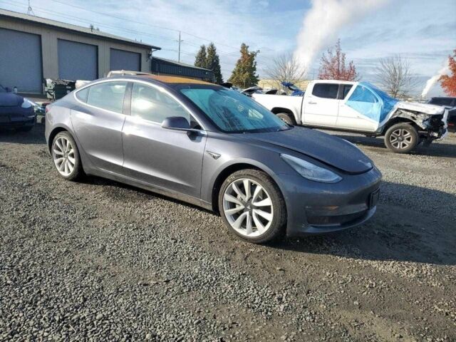 Сірий Тесла Модель 3, об'ємом двигуна 0 л та пробігом 122 тис. км за 3000 $, фото 3 на Automoto.ua