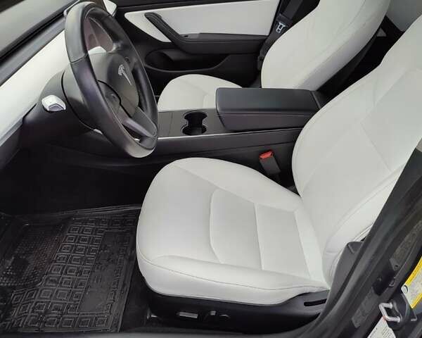 Серый Тесла Модель 3, объемом двигателя 0 л и пробегом 62 тыс. км за 16900 $, фото 14 на Automoto.ua