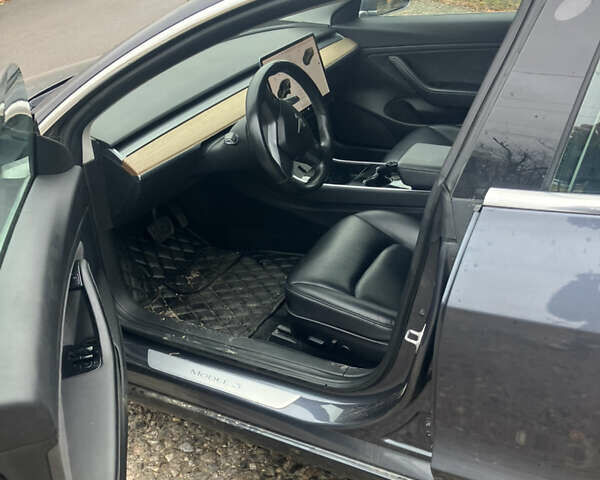 Серый Тесла Модель 3, объемом двигателя 0 л и пробегом 95 тыс. км за 13500 $, фото 5 на Automoto.ua