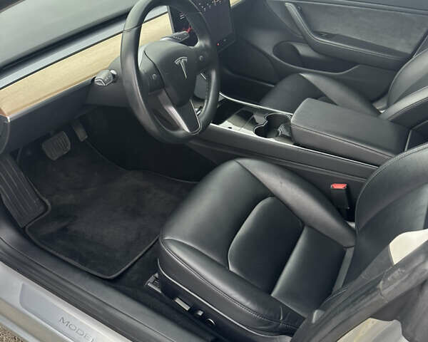 Сірий Тесла Модель 3, об'ємом двигуна 0 л та пробігом 185 тис. км за 17700 $, фото 5 на Automoto.ua