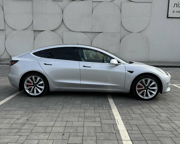 Серый Тесла Модель 3, объемом двигателя 0 л и пробегом 165 тыс. км за 15900 $, фото 5 на Automoto.ua