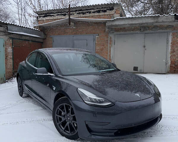 Серый Тесла Модель 3, объемом двигателя 0 л и пробегом 150 тыс. км за 16500 $, фото 1 на Automoto.ua