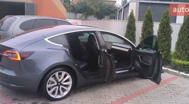 Сірий Тесла Модель 3, об'ємом двигуна 0 л та пробігом 179 тис. км за 15900 $, фото 2 на Automoto.ua