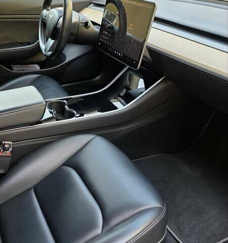 Сірий Тесла Модель 3, об'ємом двигуна 0 л та пробігом 84 тис. км за 17500 $, фото 31 на Automoto.ua