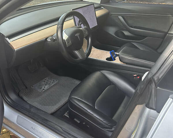 Серый Тесла Модель 3, объемом двигателя 0 л и пробегом 167 тыс. км за 28000 $, фото 4 на Automoto.ua