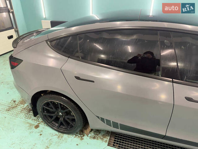 Сірий Тесла Модель 3, об'ємом двигуна 0 л та пробігом 210 тис. км за 13000 $, фото 15 на Automoto.ua